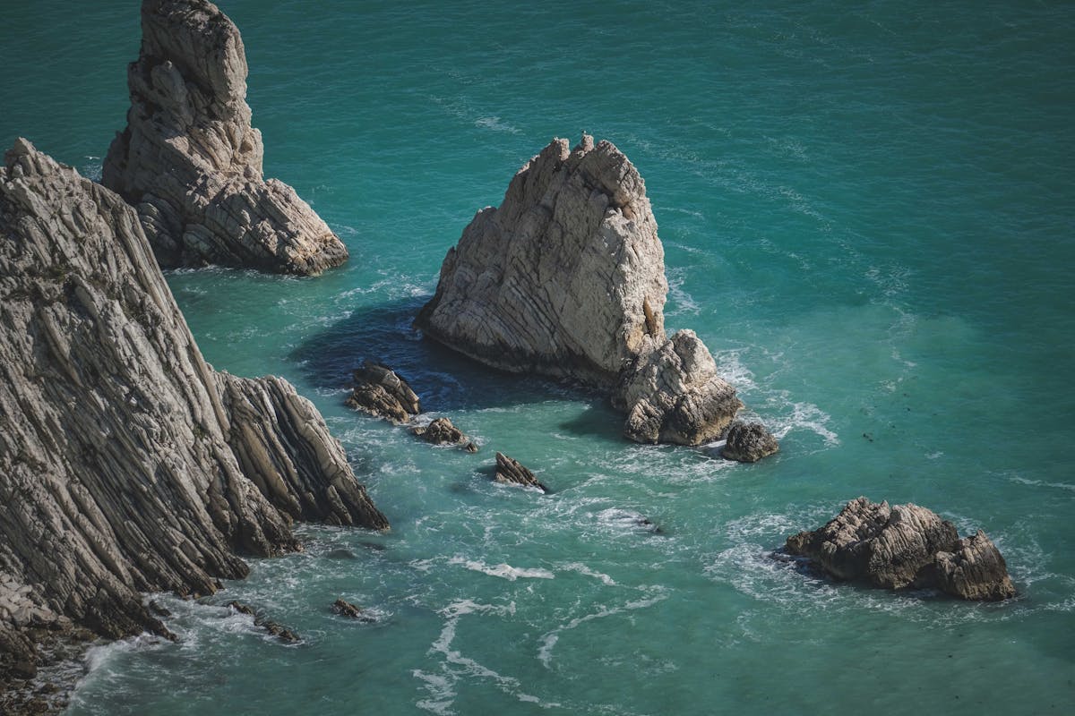 Eaux turquoise et rivage rocheux de la baie Georgienne à la péninsule Bruce