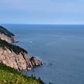 Falaises côtières dramatiques et plages vierges du parc national Highlands Cape Breton