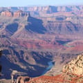 Vue aérienne spectaculaire du Grand Canyon avec des points de vue panoramiques et du fleuve Colorado