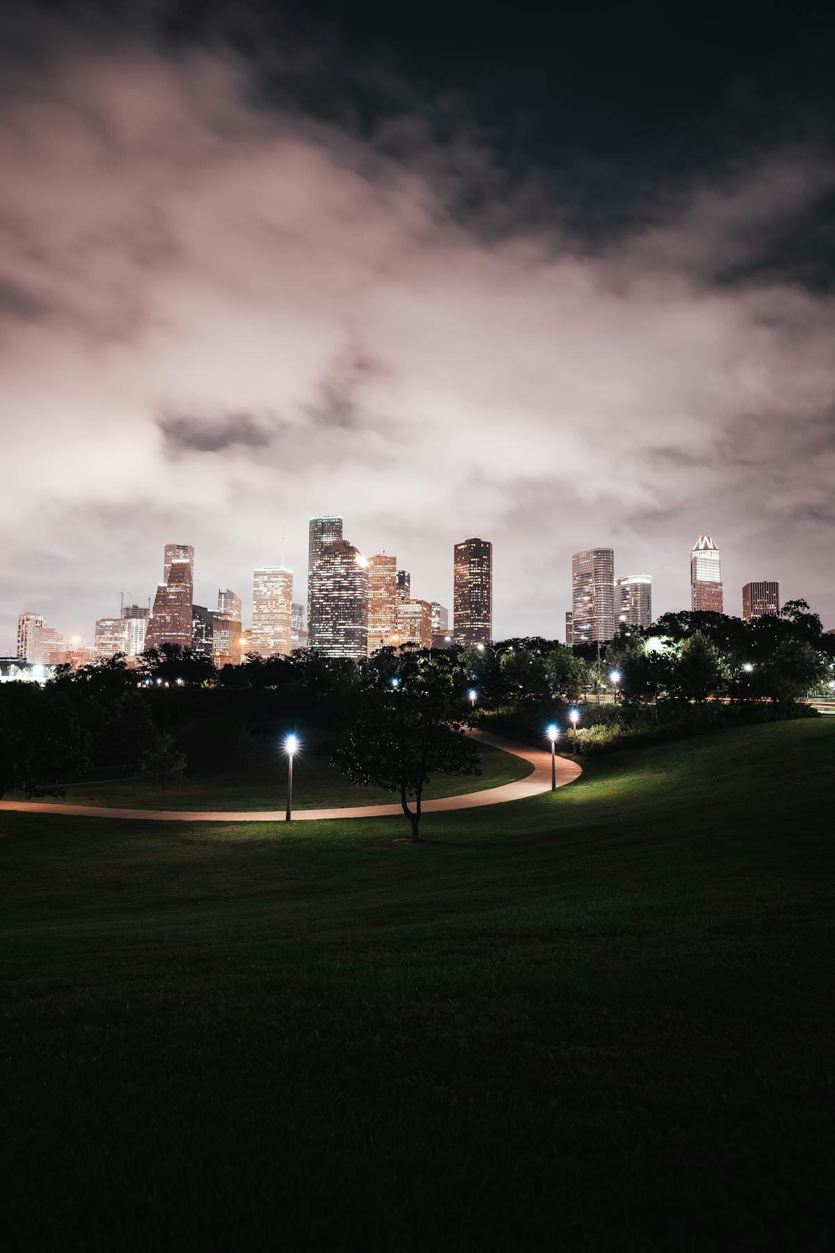 Découvrez les meilleurs terrains de camping pour VR près de Houston avec raccordements complets, service 50 ampères et accès pratique au Centre spatial Houston