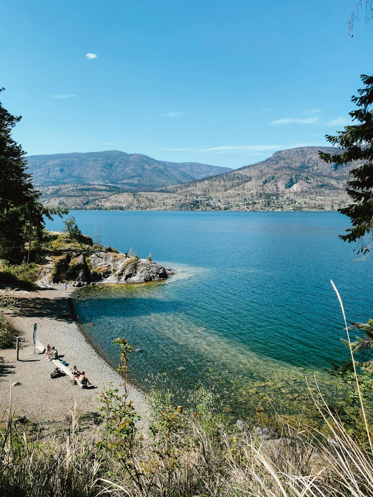 Camping VR dans la vallée d'Okanagan avec complexes en bord de lac et région vinicole