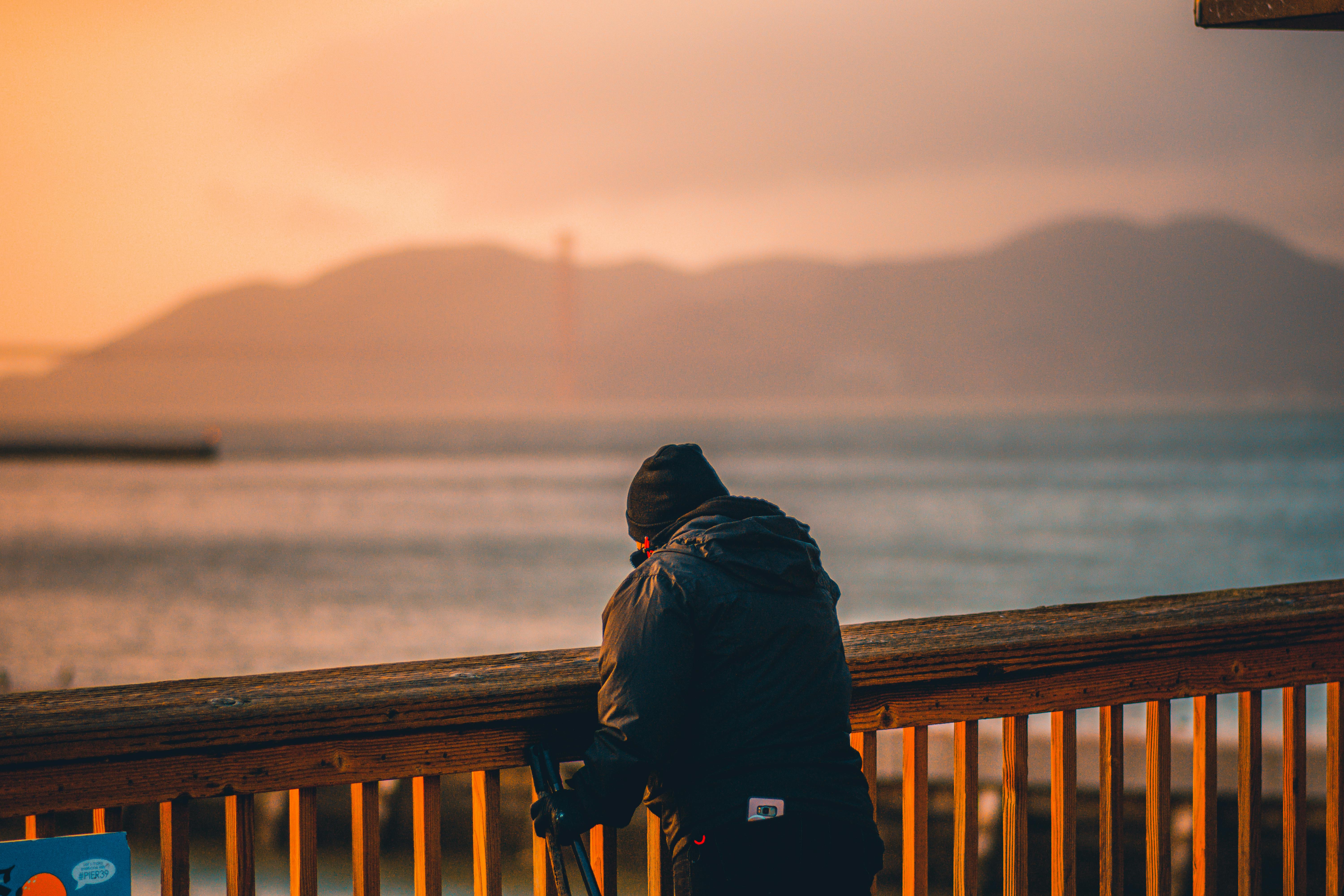 Vue du pont du Golden Gate et opportunités de camping dans la région de la baie de San Francisco
