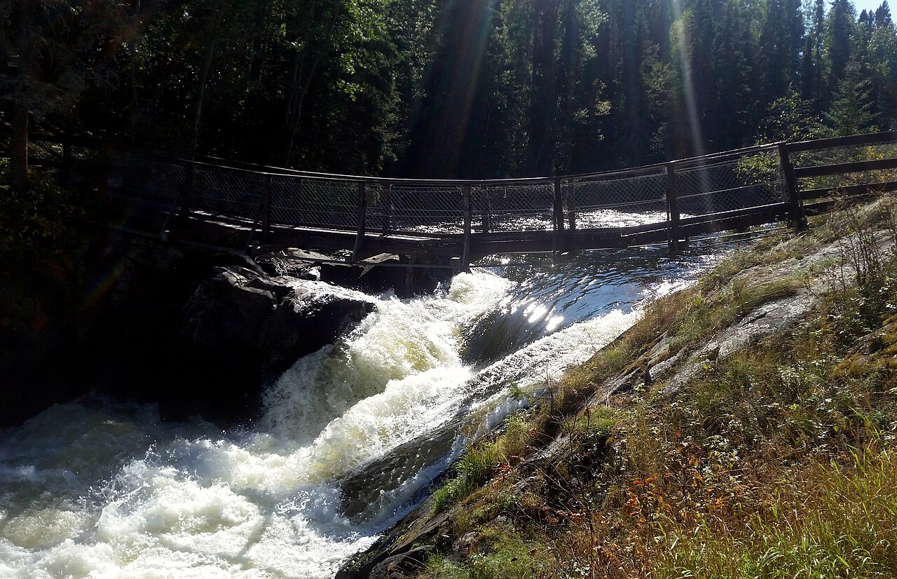 Wekusko Falls Provincial Park